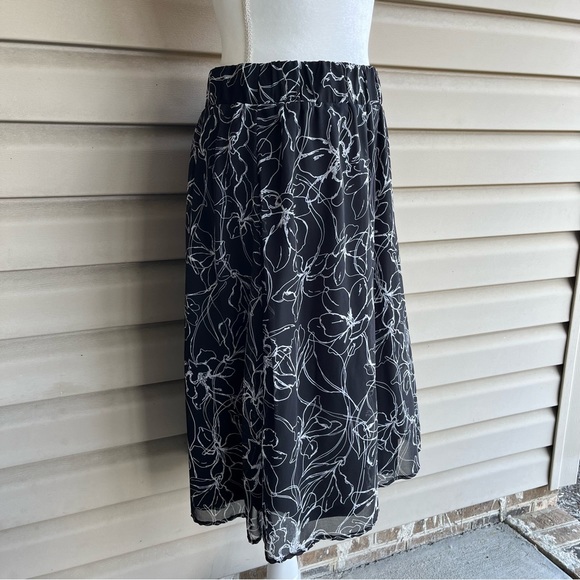 •Ryan Wylde• Abstract Floral Pull-On Skirt - Size 4X - Picture 4 of 8